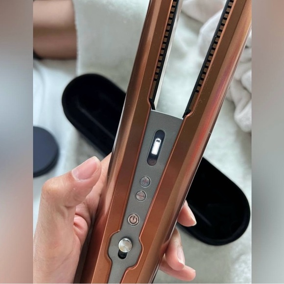 Dyson Corral curl and dry irons - Picture 3 of 7